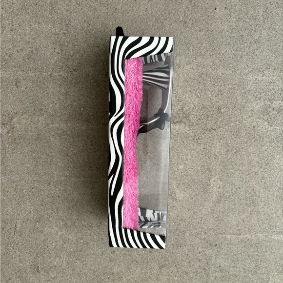 Wild Eye Designs NWT high heel cake server - Picture 2 of 3